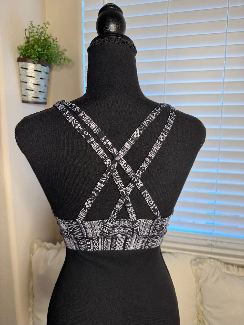 Lululemon Energy Bra Entwined Ice Grey Black Geo Print